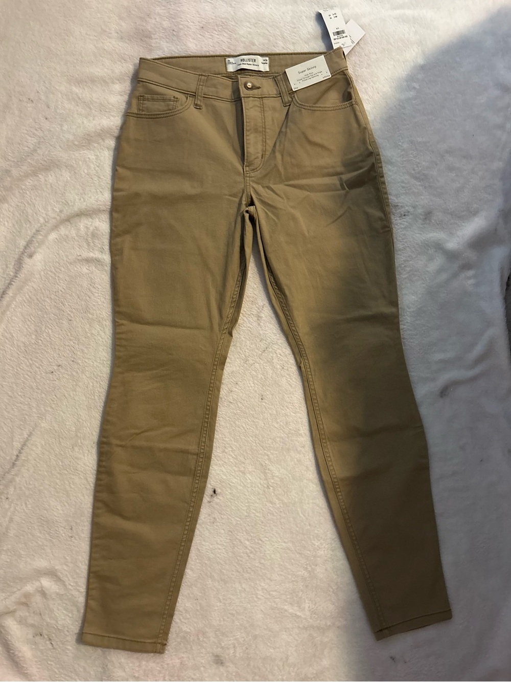 Hollister High-Rise Super Skinny Pants in Khaki